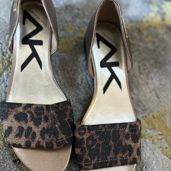 Anne Klein Sport Kaesha Sandals Shoes Leopard Womens 8.5 M. - Picture 6 of 6